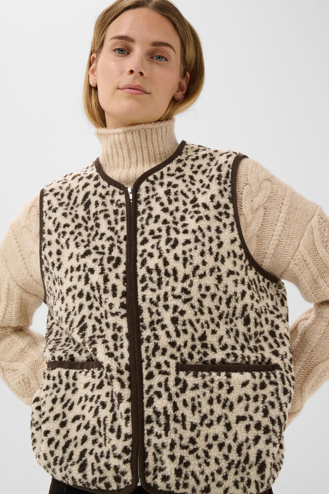 Part Two - Gilet - Camelie