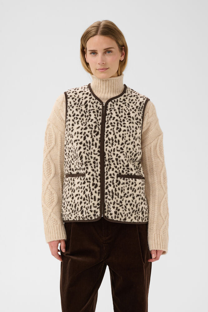 Part Two - Gilet - Camelie