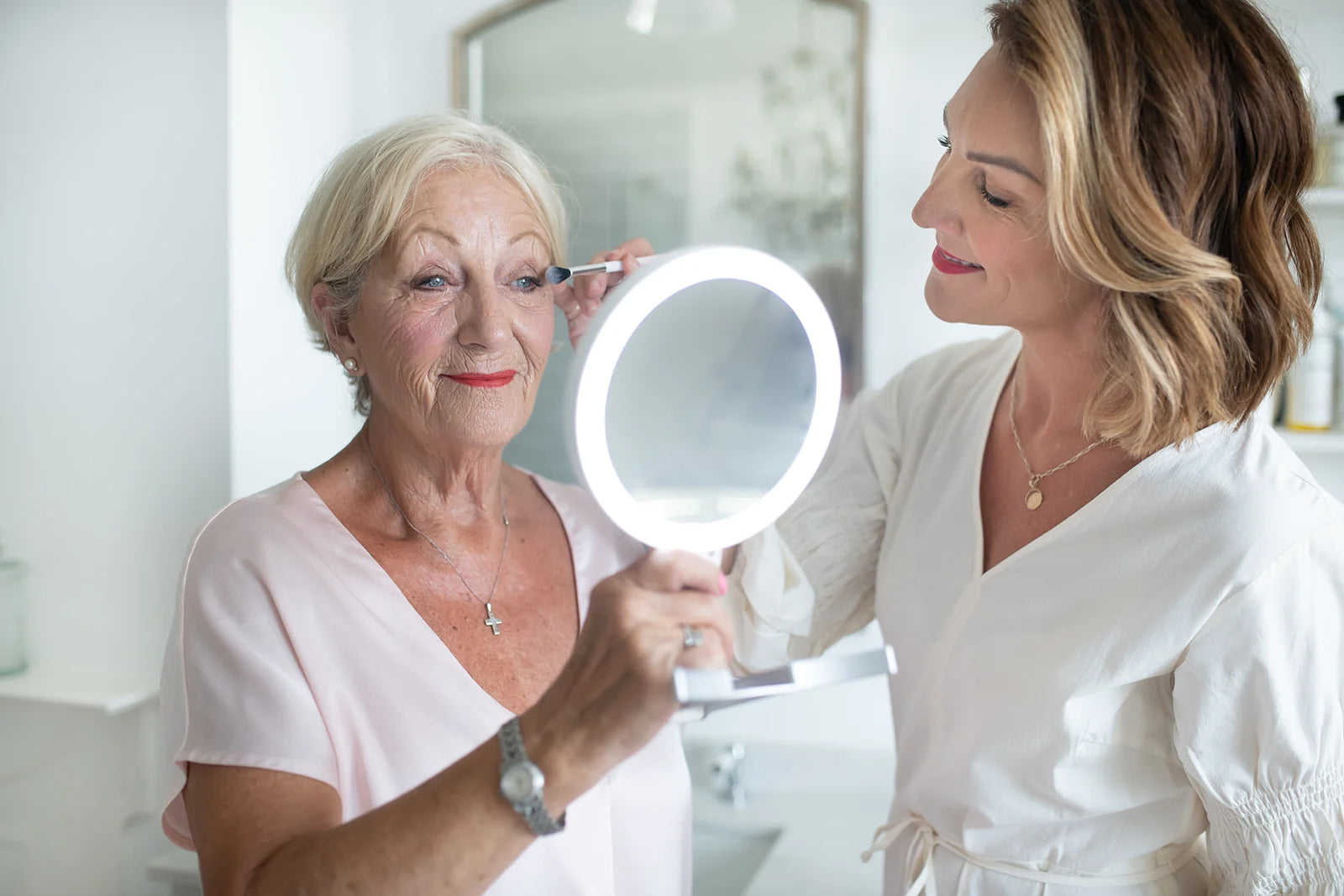 Donna May - Dual Sided Magnifying Mirror