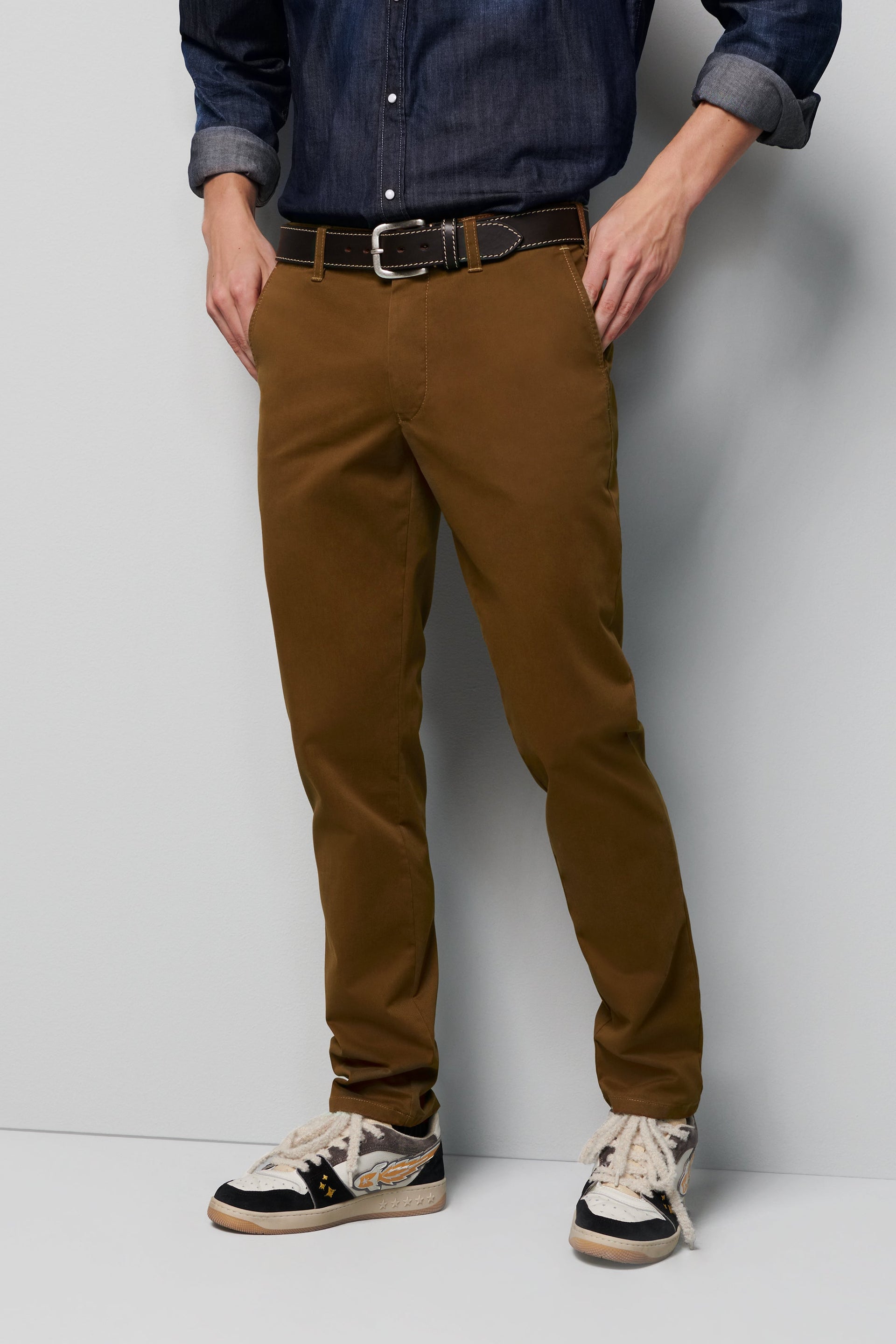 M5 Men's Modern Fit Chino