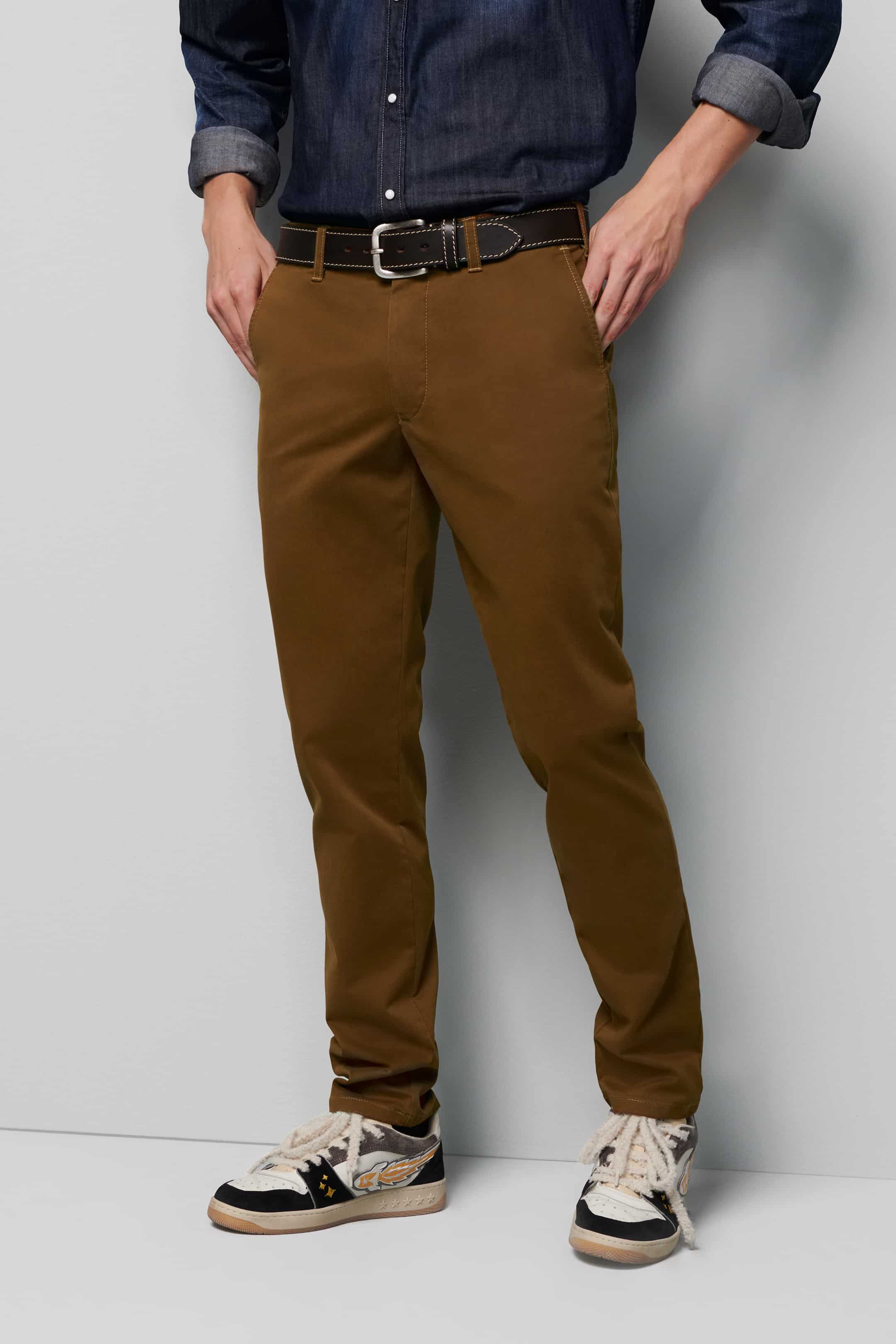 M5 Men's Modern Fit Chino