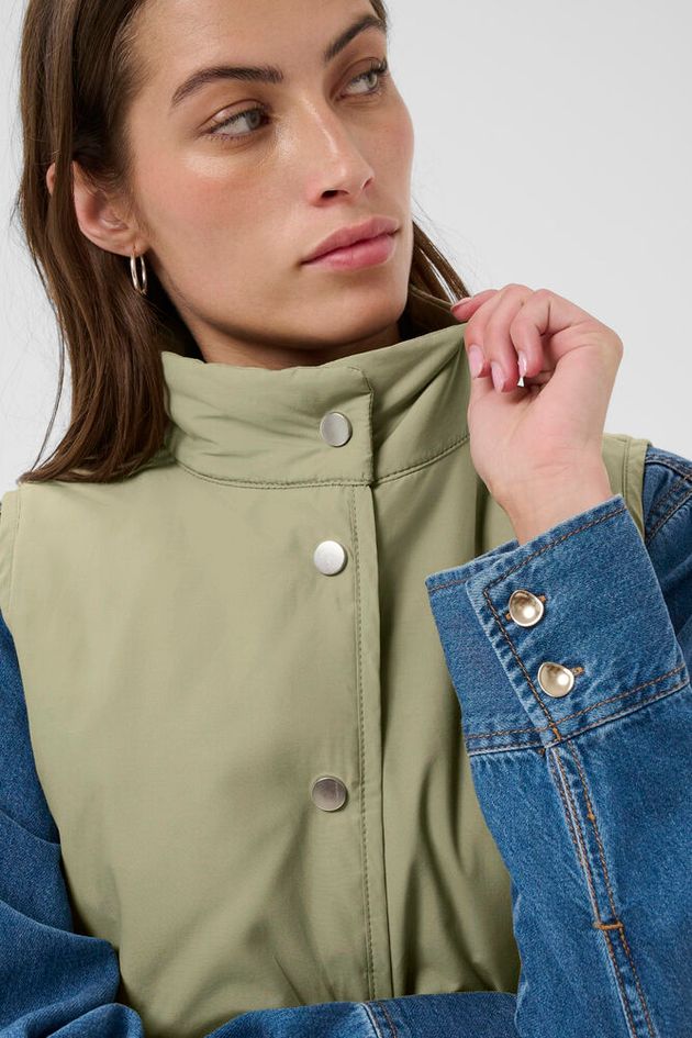Part Two - Gilet - Yanna